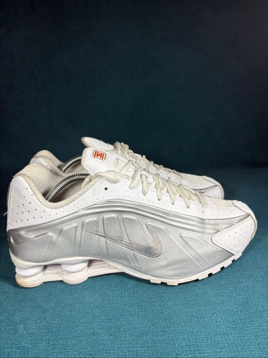 Nike Shox R4 White Metallic Silver Mens Size 12 Shoes 104265-131 main image 4